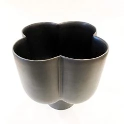 Super Simple QUATREFOIL VASE - WIDE BLACK