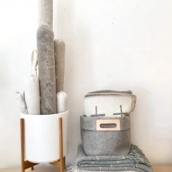 Super Simple WHITE PLANTERS WITH TEAK BASE DECOR