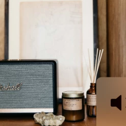 Super Simple HOME FRAGRANCE TEAKWOOD & TOBACCO CANDLE