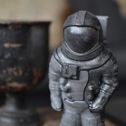 Super Simple ASTRONAUT PUZZLE DECOR