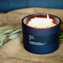 Super Simple HOME FRAGRANCE BASIK CANDLE NO. 3 - TEAKWOOD + LEATHER