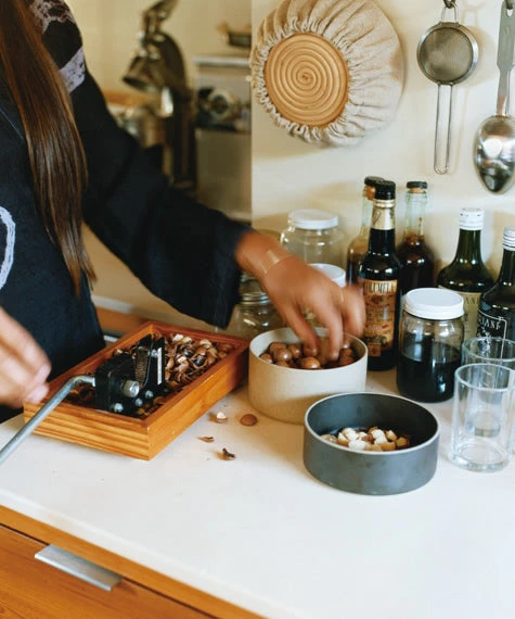 Super Simple HASAMI PORCELAIN SMALL BOWL + LID - BLACK 7 Super Simple HASAMI PORCELAIN SMALL BOWL + LID - BLACK