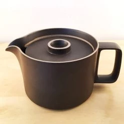 Super Simple HASAMI PORCELAIN TEAPOT - BLACK TABLETOP