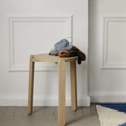 Super Simple FURNITURE NOMAD STOOL
