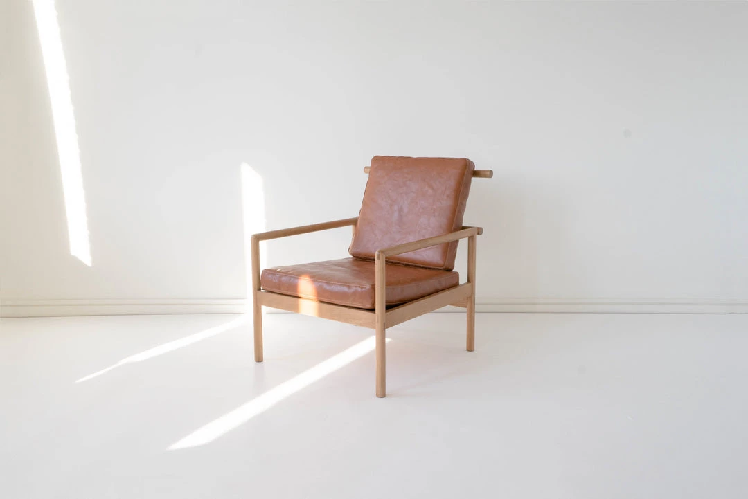 Super Simple OAK & LEATHER LOUNGE CHAIR - CARAMEL FURNITURE 3 Super Simple OAK & LEATHER LOUNGE CHAIR - CARAMEL FURNITURE